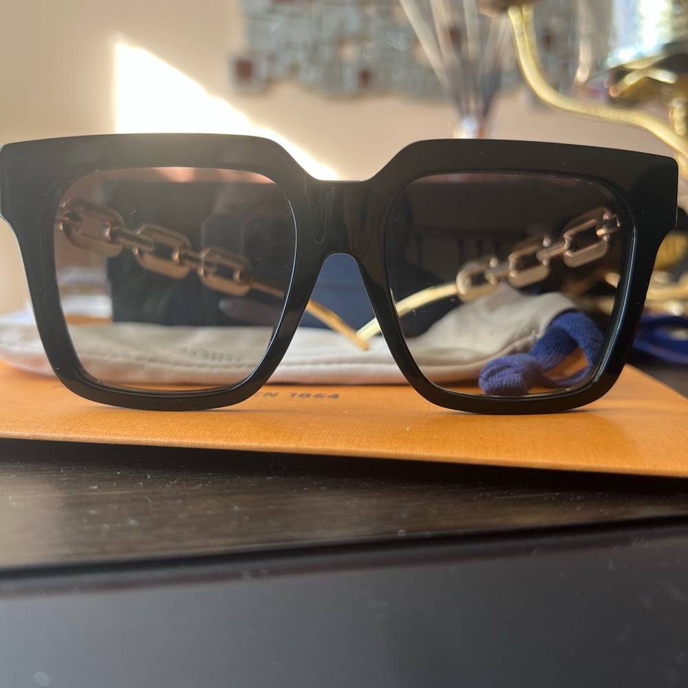 Lv sunglasses - Picture 4 of 5